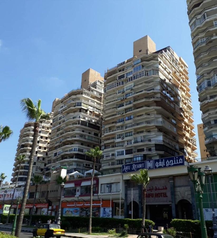 알렉산드리아 Sea & Garden View At Al-Muntazh Towers - إطلاله علي البحر و حدائق قصر المنتزه 아파트 외부 사진